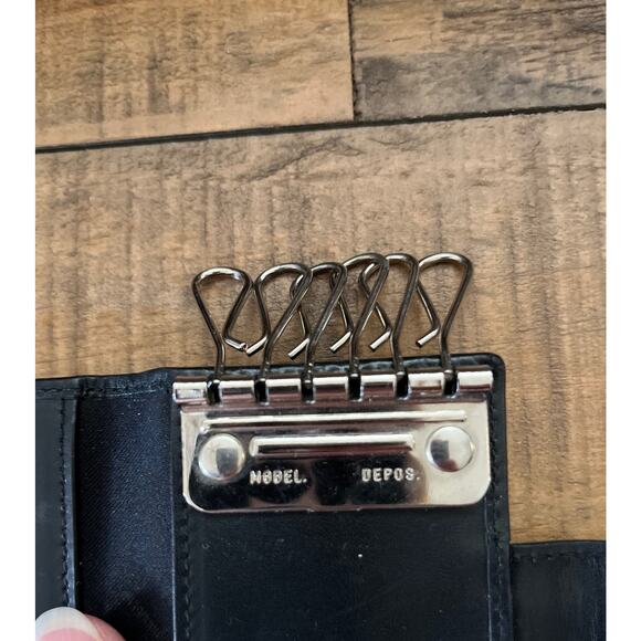 FERRAGAMO Key Case Black leather Silver Hardware Unisex - Picture 7 of 9